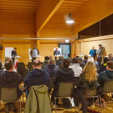 Regierungsstatthalterwahlen: Kandidaten zeigen am Podium klare Haltungen - Rund 40 Personen wohnten der Podiumsdiskussion bei. FOTOS: JOCELYNE PAGE