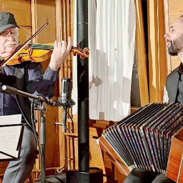 Tango meets Jazz im Hüsy Blankenburg - Daniel und Michael Zisman begeisterten im Hüsy Blankenburg mit leidenschaftlichem Tango Argentino. FOTO: BEAT BACHMANN