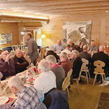 Grosses Interesse am 44. Curling Veteranenturnier in Gstaad - Gemütliches Beisammensein.