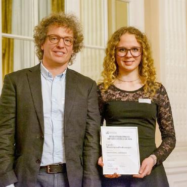 Innovationspreise Berner Oberland 2025 an Projekte aus Interlaken und Zwieselberg - Die Brillenfassungen der Marke Lignula aus unverleimtem Massivholz erhielten den Innovationspreis.
FOTO: ZVG
