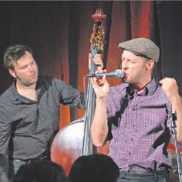 Durchgeknallter Jazz in Zweisimmen - Ein ausserordentliches Konzerterlebnis mit Andreas Schaerer und «Hildegard Lernt Fliegen». FOTO: MARKUS BACHMANN