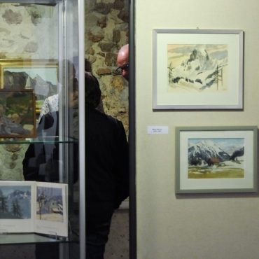 Das Saanenland von seiner malerischen Seite kennenlernen - In der aktuellen Kunstausstellung des Museum der Landschaft Saanen gibt es Exponate von Künstler:innen zu sehen, die sich mit der Landschaft und den Schönheiten des Saanenlands auseinandergesetzt haben. (Foto: Barbara Kurzeder)