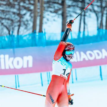 Sue Piller: ein starker Winter, ein klarer Weg - Im Zielraum: Sue Piller nach einem gelungenen Rennen. FOTOS: LUCA ULOTH