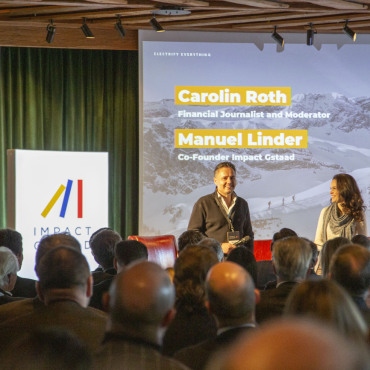 «Mein Ziel ist es, Menschen zusammenzubringen und Brücken zu bauen» - Manuel Linder mit Carolin Roth bei der Eröffnung des vierten Impact Circle Event im The Alpina Gstaad. (Foto: AvS)
