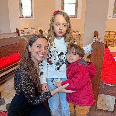 Happy Birthday Festival, – happy Birthday, Ravel - Valentina Rebaudo mit ihren Kindern Mira und Leandro. FOTO: TINA DOSOT