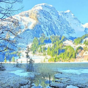 LESERBILDER - «Faszinierende Spiegelung auf dem Lauenensee», schreibt unsere Leserin Carole. FOTO: CAROLE, HOTEL LE GRAND CHALET