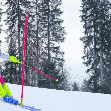 Verspäteter aber erfolgreicher Saisonauftakt in Saanen - Fynn Brand, Lauenen, fuhr am Nachmittag den Tagessieg der Knaben heraus. FOTOS: ANITA ZMOOS-WALKER
