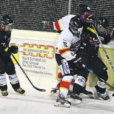 HC Gstaad-Saanenland zum Jahresschluss an der Tabellenspitze - Der Match gegen Bönigen war ein umkämpftes Spitzenspiel.