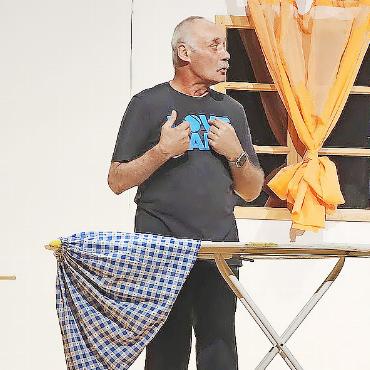 Konzert und Theater vom Grubenchörli - Das Grubenchörli spielt das Stück «Heimatfilm uf Polnisch». FOTO: ZVG