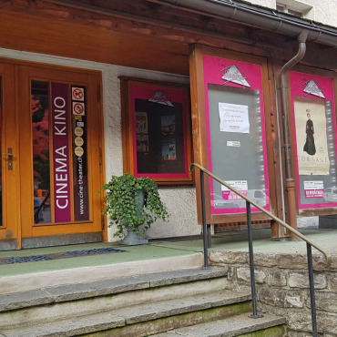 «Der junge Winnetou» mit Ladehemmung - Das Ciné Theatre Gstaad hat auch ohne den jungen Winnetou sehenswerte Filme im Angebot. (Foto: Kerem Maurer)