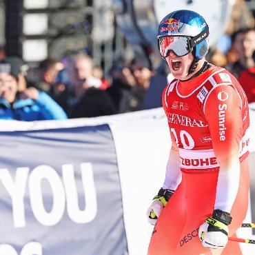 3 Starts – 3 Siege: Franjo von Allmen gelingt der Gold-Hattrick - 3 Starts – 3 Goldmedaillen: Franjo von Allmen hat allen Grund zum Feiern. SYMBOLBILD: SAMO VIDIC/RED BULL CONTENT POOLFOTO