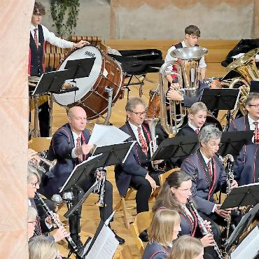Ein frisches, freches und energiegeladenes Programm - Die Musikgesellschaft Gstaad, voll konzentriert.