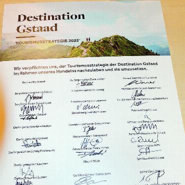 Gemeinsam die touristische Zukunft gestalten - «Wir verpflichten uns, der Tourismusstrategie der Destination Gstaad im Rahmen unseres Handelns nachzuleben und sie umzusetzen.»