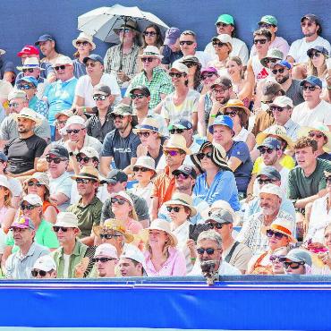 Swiss Open Gstaad 2024 in Bildern - Das Publikum passte sich den Bedingungen an, ob bei Sonnenschein…