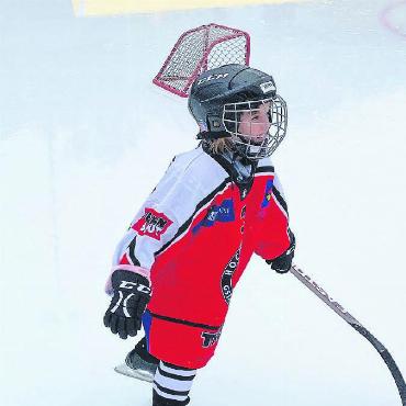 Swiss Ice Hockey Day auf dem Eisfeld in Gstaad - Auch die Kleinen haben die Profis gefordert. FOTO: ANJA MOOSMANN