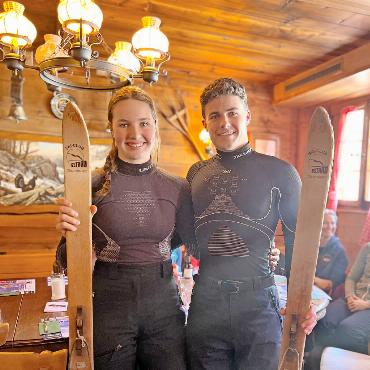 Die schnellsten des Tages heissen Janine Annen und Jack Spencer - Janine Annen und Jack Spencer (Foto links) waren am Clubrennen des Ski-Clubs Gstaad die Schnellsten. Aber nicht nur die grösseren Nachwuchstalente waren erfolgreich unterwegs, sondern auch die kleineren (rechts).
