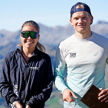Sinja Reuteler begeistert den Rinderberg Adler - Strahlende souveräne Tagessieger: Christel Kolly aus Düdingen und Triathlet Nicola Buchs. Der gebürtige Lenker holte erstmals für Zweisimmen den Tagessieg, nachdem der gebürtige Zweisimmer Patrick Feuz schon viermal für die Lenk den Tagessieg geholt hatte.