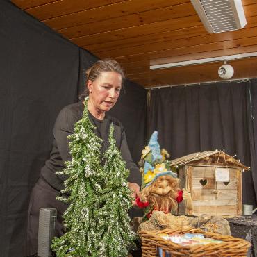Die zeitgenössische Rolle einer sprechenden Puppe