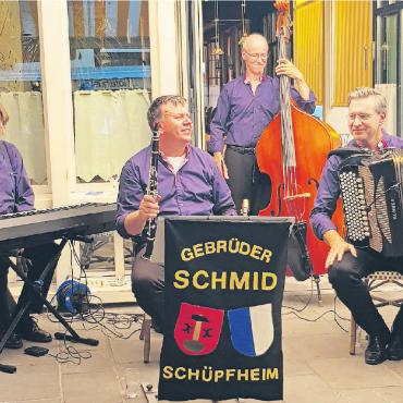 Ländlerfest Gstaad oder «Musik ist ein gelebtes Gefühl» - Kapelle Gebrüder Schmid – Auftritt beim Sporthotel Victoria.