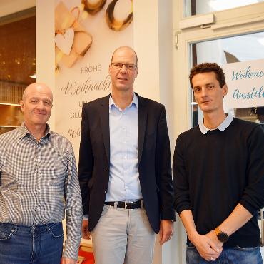 Führungswechsel nach 20 Jahren Stiftungsrat - Simon Graa (links) übernimmt Ende des Jahres das Amt des Stiftungsratspräsidenten von Matthias Brunner (Mitte). Begleitet wird die Stiftung auch zukünftig vom Institutionsleiter Markus Kindler. FOTO: ELISA OPPERMANN