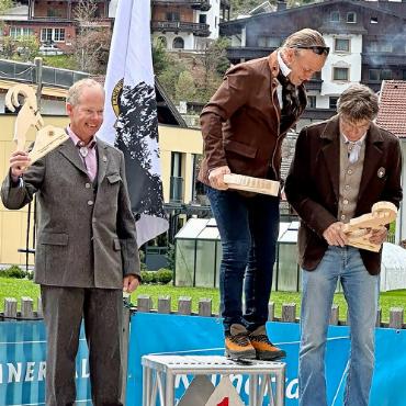 Zwölf Podestplätze für den Bergführerverein Gstaad-Lenk - Podest Telemark: 1. Hannes Stampfer, 2. Bruno Brand, 3. Frédy Abächerli.