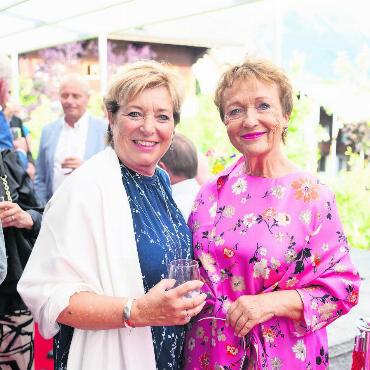 «Kultur ist wichtig für ein erfülltes Leben» - Präsidentin der Festivalfreunde Caroline Schwenter mit Mäzenin Babette Herbert.
