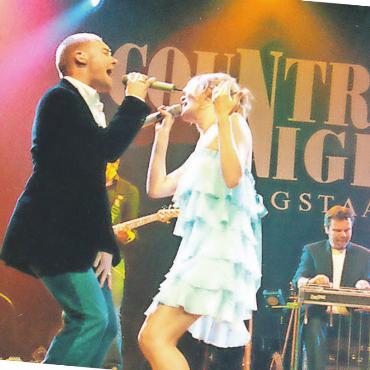 35 Jahre Country Night – die Jubiläumsausgabe - LeAnn Rimes mit Ronan Keating im Jahr 2004.