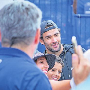 Einsatz, Ehrgeiz, Emotionen: EFG Swiss Open Gstaad 2022 - Matteo Berrettini hat sich für seine Fans stets Zeit genommen.