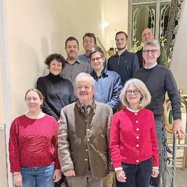Oberländer Mitte Team startet Wahlkampf - Vorne v.l. Patricia Stähli, René Maeder (bisher), Marianne Schlapbach; Mitte v.l. Sonja Kurth, Patric Maeder, Lukas Eichenberger; hinten v.l. Patric Jost, Martin Gertsch, Gregor Lüthi, David Zürcher. Nicht auf dem Foto: Therese Wirz, Patricia Iseli. FOTO: ZVG
