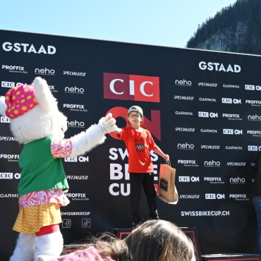 Mountainbikespektakel neben dem Gstaad Airport