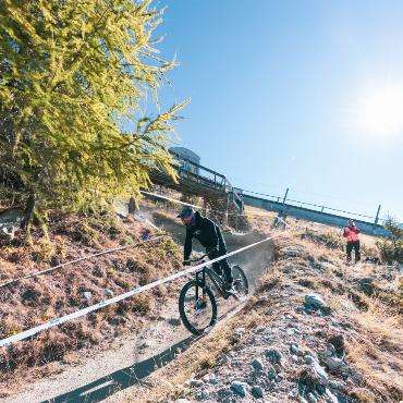 Downhillfahrer Russell Tschanz weckt Aufmerksamkeit