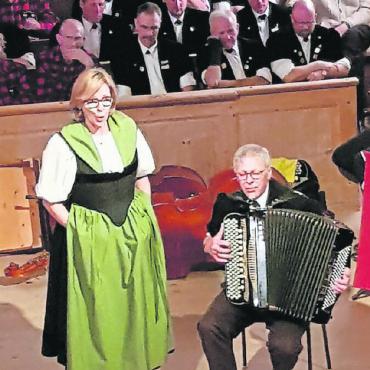 Ausdrucksstarke Volksmusik in der Kirche Gsteig - Käthi von Siebenthal und Urs Kohli. FOTOS: ZVG
