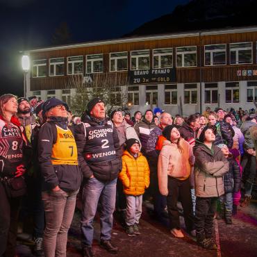 Goldjunge ganz nah: Boltigen feiert seinen Franjo von Allmen