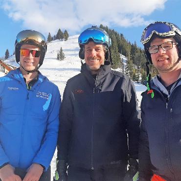 Strahlende Sonne, spannender Sport und viel Geselligkeit - Team Blockbau Bach   Perreten Holzbau AG, die Gewinner des Sonderpreises für die kleinste Zeitdifferenz.