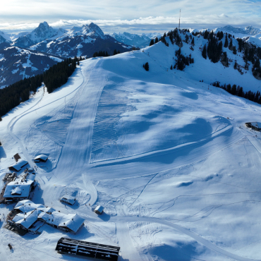 Kollision zwischen Fussgängerin und Snowboarder - Am Montag ist es auf dem Hornberg in Saanenmöser im Kreuzungsbereich mit einem Winterwanderweg zu einer Kollision zwischen einer Fussgängerin und einem Snowboarder gekommen. (Foto: Kapo Bern)