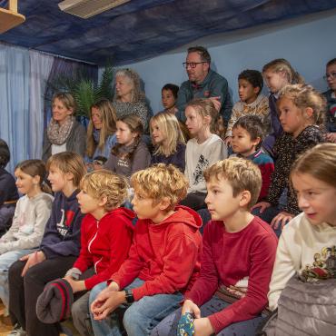 Die zeitgenössische Rolle einer sprechenden Puppe
