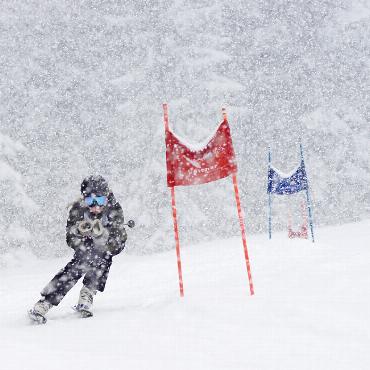 Priscillia Zumstein und Daniel Schenk sind Lauener Ski-Clubmeister 2026 - Unterwegs im Schneefall.