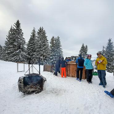Läger reloaded: Ein Stück Skigeschichte wird wiederbelebt - Ein Lagerfeuer beim Läger-Lift.
