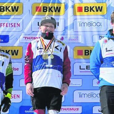 Ein Super-G und Medaillen im Curling - Fynn Brand (Mitte) aus Lauenen dominierte auch an diesem Wochenende und verwies David Zenger (SAK Haslital Brienz) und Lenny Wyssen (Frutigen) auf die Plätze 2 und 3.