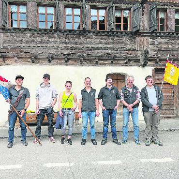 Steve Reichenbach ist neuer Amtsfähnrich - Der Amtsfähnrich, der beste Jungschütze und die beste Jungschützin sowie die Gruppensieger: v.l. Steve Reichenbach, Nils Annen, Corinne Reichenbach, Toni Oehrli, Urs Oehrli, Thomas Annen und Simon Mösching. Es fehlt Robert Annen.