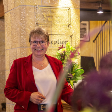 Sie sorgt für einen Hotelaufenthalt der Extraklasse - Barbara Branco-Schiess hat auf  ganzer Linie  überzeugt: Das  Wirtschaftsmagazin «Bilanz» hat sie als Guest Relations Managerin des Jahres 2023 ausgezeichnet. (Foto: AvS)