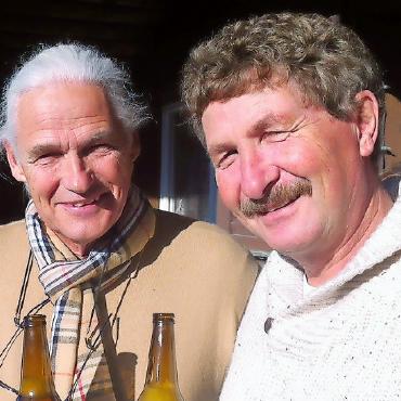 Zweiter Abesitz 2024 - Das Team Saane Gutsch mit Jürg Domke (rechts) und Cyril Schabert. FOTO: ZVG