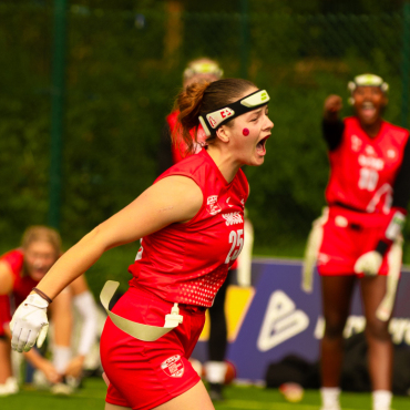 «Das Ziel ist Olympia 2028» - Enya von Grünigen feiert nach dem geblockten Pass gegen Österreich. (Fotos: ZVG)