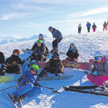 Zusammen im Schnee - Auf der Piste in Leysin. FOTOS: ZVG