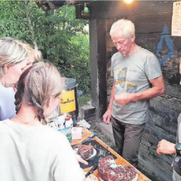 Sehr gut besuchter 1.-August-Höck - Ein leckeres Dessertbuffet. lud zum Schlemmen ein. FOTOS: ZVG