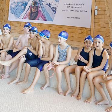 Freizeitplanscher und Kampfhaie im Hallenbad - Die Ruhe vor dem Sturm.