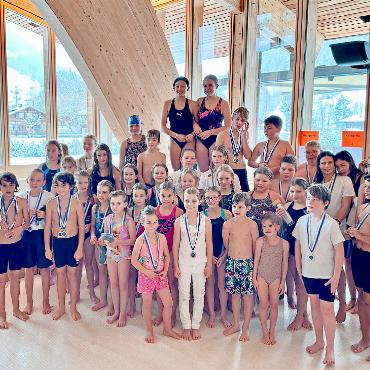 Sarina Schulwettschwimmen 2024 - Die Schülerinnen und Schüler schwimmen wieder um die Wette. FOTO: ZVG