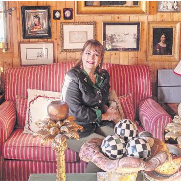 «Wir glauben an die jungen Talente!» - Prinzessin Caroline Murat erzählt beim Interview in ihrem Lauener Chalet, warum sie an die jungen Talente glaubt und auf welche Konzerte sie sich besonders freut. FOTO: ARCHIV/ PIA ULRICH