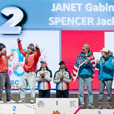 Jack Spencer: ein Gstaader zwischen Matura und Medaillen - Die Freude über den zweiten Platz an der Junioren-WM ist riesig, gemeinsam mit Teamkollege Gabin Janet wird gejubelt.