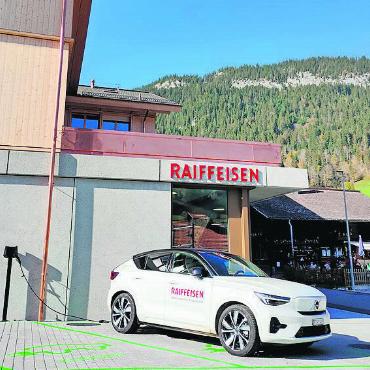 Mobilität mit sparsamer Energienutzung - Ein Elektrofahrzeug vom E-Drive-Carsharing der Raiffeisen. FOTO: ZVG